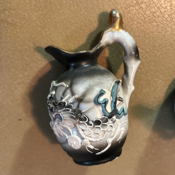 3 Vintage Japanese Miniature Dragon-ware Pitchers,Jug With Raised Blue Moriage - Picture 6 of 10